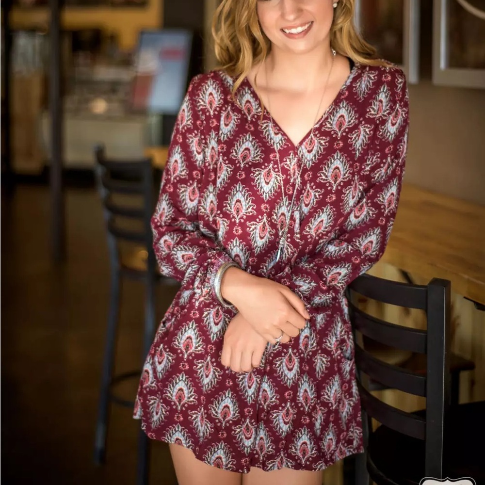 Band Of Gypsies Size S Maroon Peacock Feather/ Paisley Print Flowy Romper